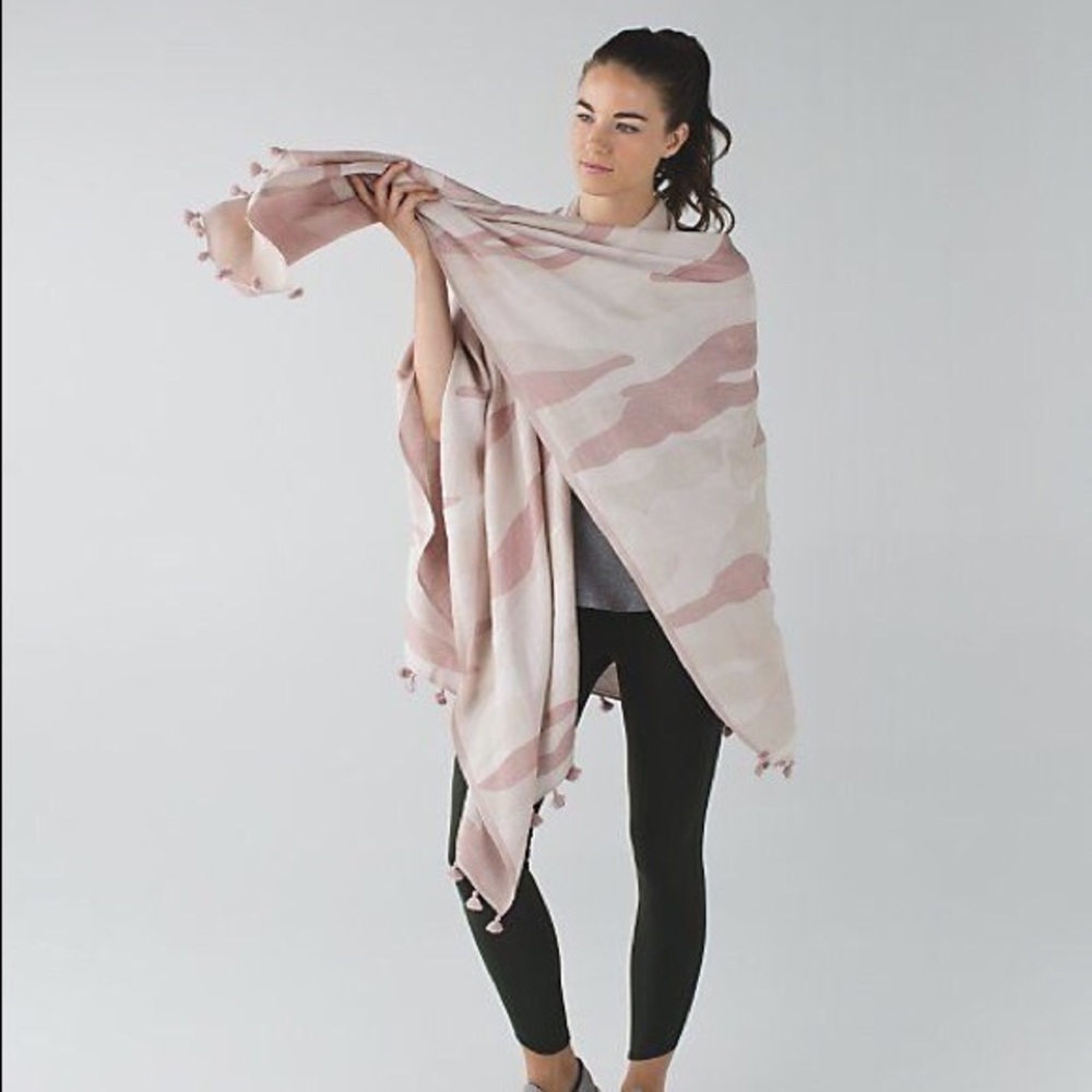 NWT Lululemon scarf